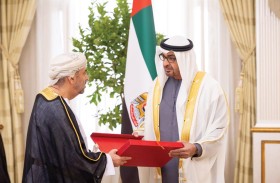 رئيس الدولة يتسلم رسالة خطية من سلطان عمان