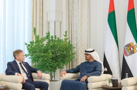 رئيس الدولة يبحث مع وزير الدفاع البريطاني جهود خفض التصعيد العسكري الخطير في غزة 