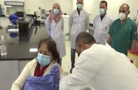 إسرائيل توافق على تطعيم 100 ألف عامل فلسطيني