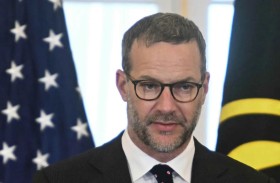 بعد تصريحاته عن حماس وإسرائيل.. ترامب يطيح بمبعوثه بوهلر