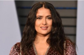 سلمى حايك تحيي التقاليد المكسيكية بيوم الموتى