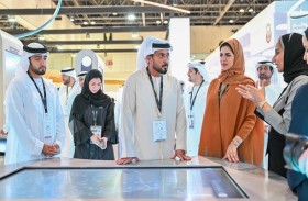 عبدالعزيز بن حميد يطلع على مبادرات منصة حكومة عجمان في جيتكس جلوبال 