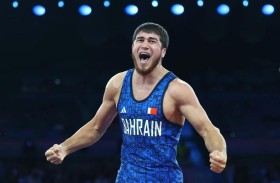 البحريني أحمد تازهودينوف يتوج بذهبية المصارعة الحرة في وزن 97 كجم للرجال