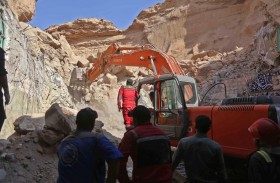 انتشال 7 جثث من تحت أنقاض المزار في العراق 