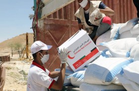 الإمارات توزع أكثر من 42 طنا من المساعدات الغذائية على أهالي حضر موت