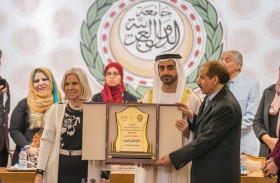 حاكم الشارقة يكرم من الجامعة العربية بجائزة التميز العربي لدعم الابداع الشعري