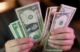 الدولار يتجه لتسجيل خسائر أسبوعية والتركيز على محادثات أمريكا وإيران