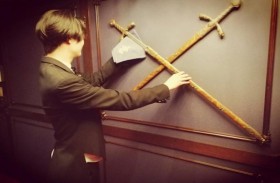 مقاهٍ يابانية تعامل زبوناتها كالأميرات