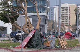 بيفرلي هيلز تمتلىء بمخيمات المشردين