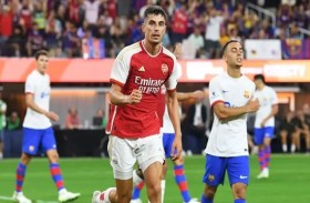 أرسنال يفوز على برشلونة وديًا في مباراة مشوّقة 