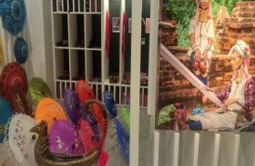 عربة خشبية وشماسي مزركشة وملابس تقليدية أهم ما يميز جناح ميانمار في أكسبو 2020