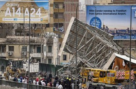 قتيل و5 جرحى بسقوط لوحة إعلانات 