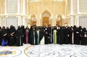 قصر الوطن يستقبل أكثر من مئة سيدة إماراتية مسنة لتعريفهن بإنجازات دولة الإمارات الملهمة بين الماضي والحاضر