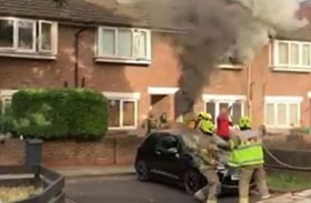 انفجار بطارية دراجة يوقع قتيلا ويدمر منزلا 