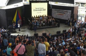 المعارضة الفنزويلية تحدد موعدا لاختيار مرشحها لمنافسة مادورو 