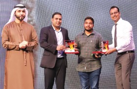 الحظ يبتسم لوافد هندي يربح جوائز سحوبات مجموعة دبي للمجوهرات مرتين خلال مهرجان دبي للتسوق