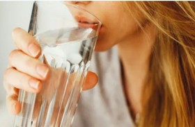 8 أكواب من الماء يوميا.. العلم يكشف حقيقة النصيحة الطبية