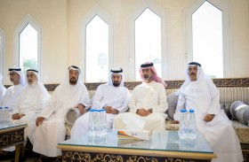 ولي عهد عجمان يقدم واجب العزاء بوفاة موزة السويدي