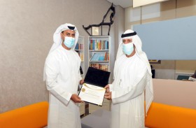 مؤسسة زايد الخيرية تكرّم حفظة القرآن الكريم عبر المنصة الذكية