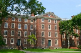 أمريكا تجمد منح جامعة براون وتدعو لتقييد «هارفارد» 