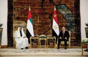 رئيس الدولة والرئيس المصري يبحثان في القاهرة العلاقات الثنائية والمستجدات في المنطقة 