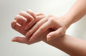 علامة خفية في أصابعك قد تدل على ارتفاع مستويات الكوليسترول!