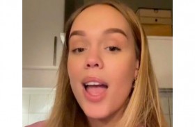 أنفها بدون عظام أو غضروف