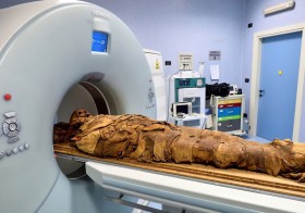 أشعة مقطعية تكشف مفاجأة مذهلة داخل مومياء مصرية