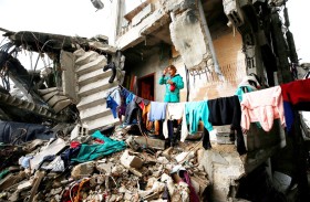 عودة بين الركام.. عائلة غزية تُرمم منزلها وتتمسك بالحياة