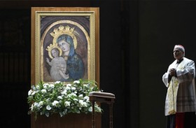 بابا الفاتيكان يخلد للراحة بعد العودة لجهاز التنفس 