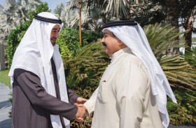 محمد بن زايد وحمد بن عيسى يؤكدان ضرورة الدفع نحو مسار السلام لتحقيق الاستقرار والتنمية لشعوب المنطقة