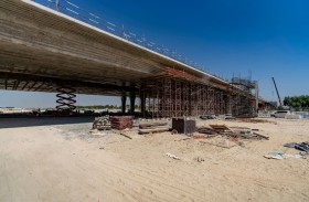 دائرة البلديات والنقل تنفذ مشروعاً متكاملاً لتطوير طريق «E20» في مدينة خليفة