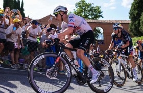 «الإمارات للدراجات» يتصدر التصنيف العام بعد المرحلة الثانية من طواف فرنسا