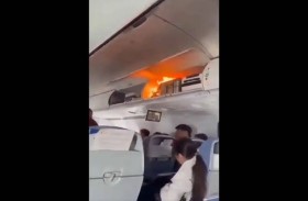 رعب وفوضى خلال رحلة جوية إثر حريق 