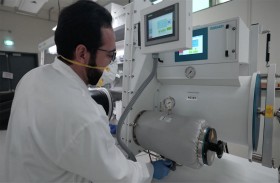 بحوث كهرباء ومياه دبي يسجل براءة اختراع عن سائل كيميائي يعزز كفاءة أنظمة تخزين الطاقة