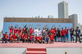 تتويج الفائزين بمنافسات «ترايثلون الشارقة»