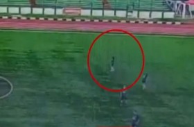 صاعقة «تقتل» لاعبا في الملعب