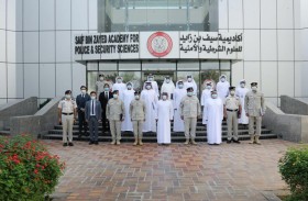 تخريج دورة متخصصة بأكاديمية سيف بن زايد