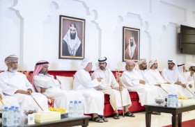 خليفة بن طحنون بن محمد يقدم واجب العزاء في وفاة حمد محمد سعيد الدرعي