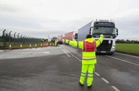 تيليغراف : بريطانيا تواجه سلالة كورونا الجديدة لكسر عزلتها الدولية