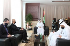 العور وسفير سنغافورة يبحثان التعاون في مجال القوى العاملة