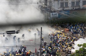  قوات الأمن تطلق الرصاص على المتظاهرين في بورما