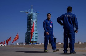 الصين تُرسِل أصغر طواقمها سناً إلى الفضاء