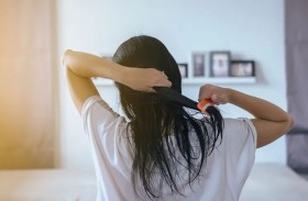 هل الخروج بشعر مبلل في البرد يصيبك بالمرض؟