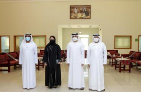 مكتب شؤون المواطنين في عجمان يطلع على آليات عمل مجالس الضواحي بالشارقة