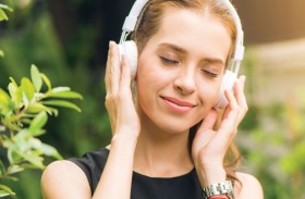 ذروة الذكريات.. السبب العلمي وراء تأثرنا بأغنيات المراهقة