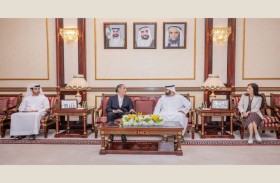 محمد الشرقي يلتقي الفنان والمخرج المسرحي ليمي بونيفاسيو ويؤكد دور المسرح في تشكيل ذاكرة الشعوب
