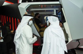نهيان بن زايد يزور جناح تسليح القابضة الإماراتية 