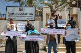 صحف عربية : عباس يخطو نحو تأجيل الانتخابات تجنباً للخسارة