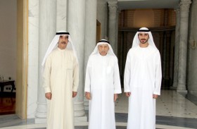 حاكم أم القيوين يزور جمعة الماجد بمنزله في دبي